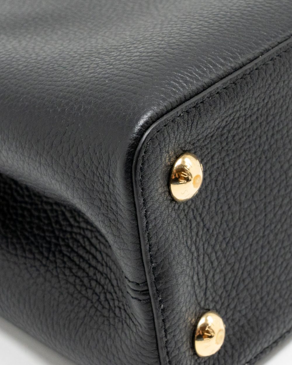 AAA Replica Louis Vuitton LV CAPUCINES MM TAURILLON LEATHER BLACK GHW