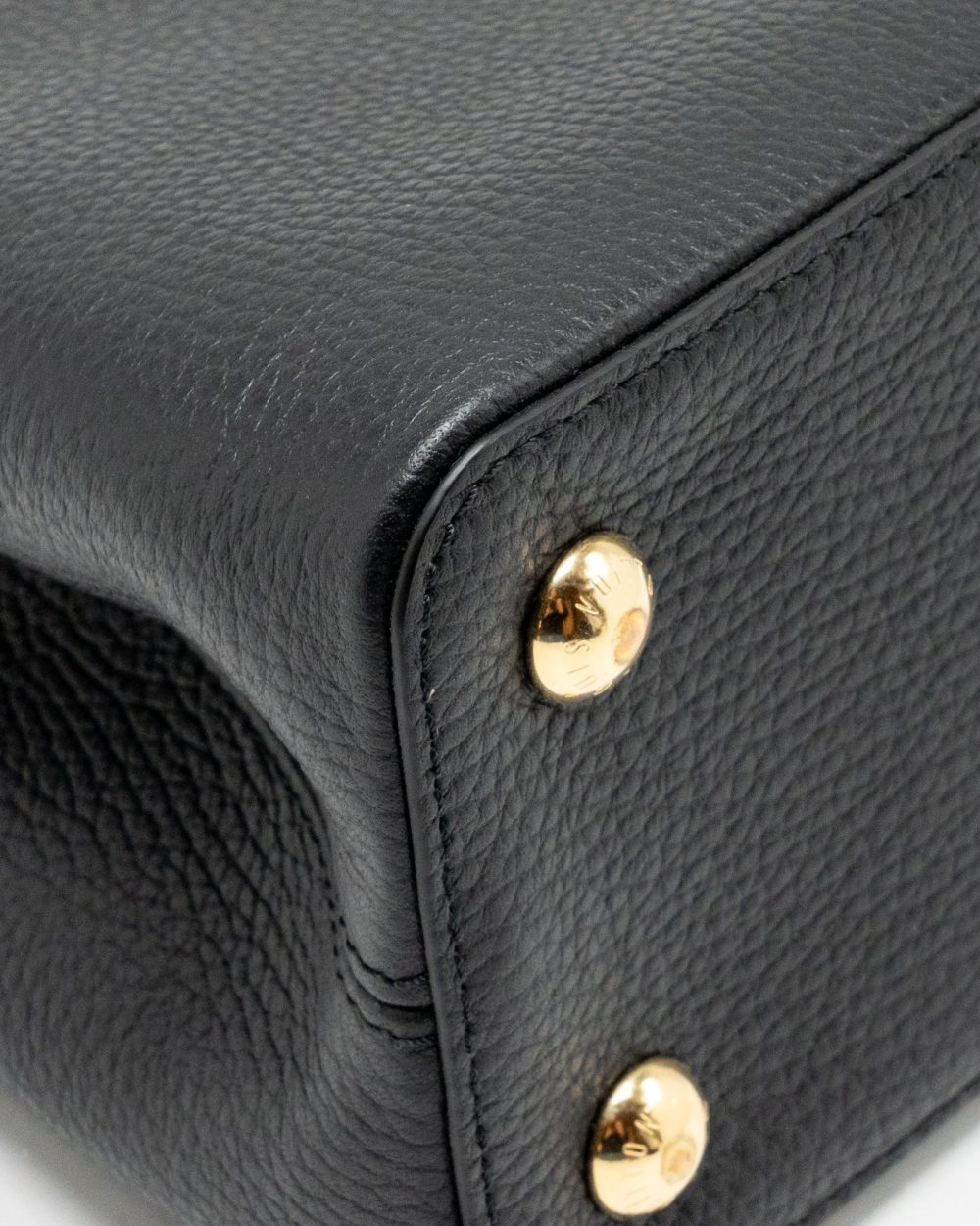 AAA Replica Louis Vuitton LV CAPUCINES MM TAURILLON LEATHER BLACK GHW
