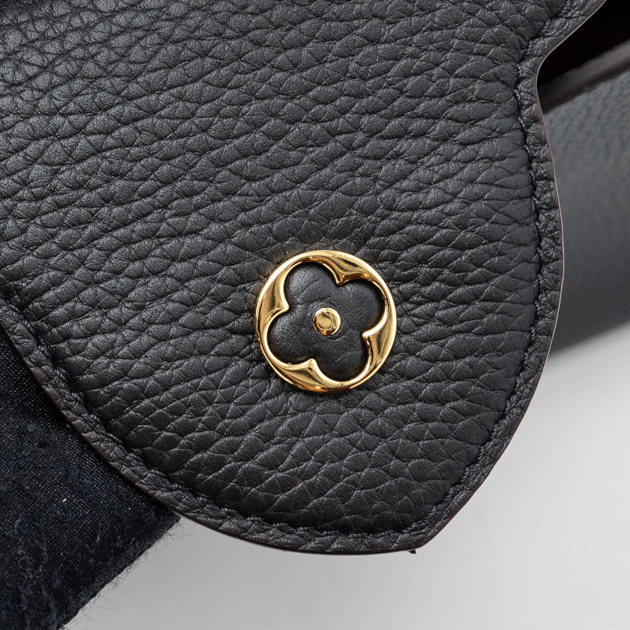 AAA Replica Louis Vuitton LV CAPUCINES BB TAURILLON BLACK GHW(NEW VERSION)