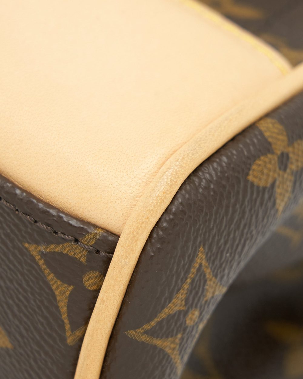 AAA Replica Louis Vuitton LV BEVERLY MM SHOULDER BAG MONOGRAM CANVAS AND LEATHER GHW