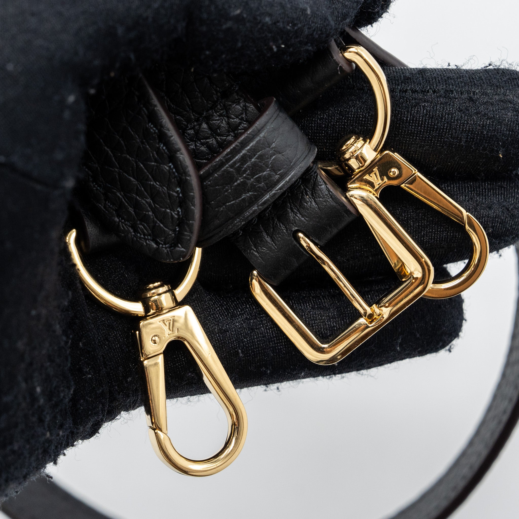 AAA Replica Louis Vuitton LV CAPUCINES BB TAURILLON BLACK GHW(NEW VERSION)