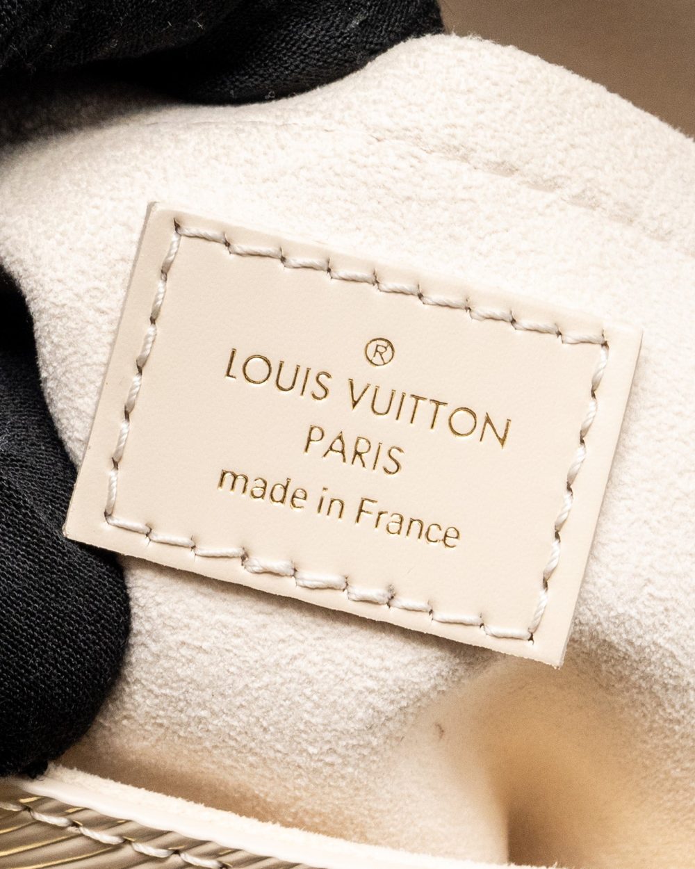 AAA Replica Louis Vuitton LV CLUNNY MINI EPI CREAM WHITE/MULTICOLOUR STRAP SHW