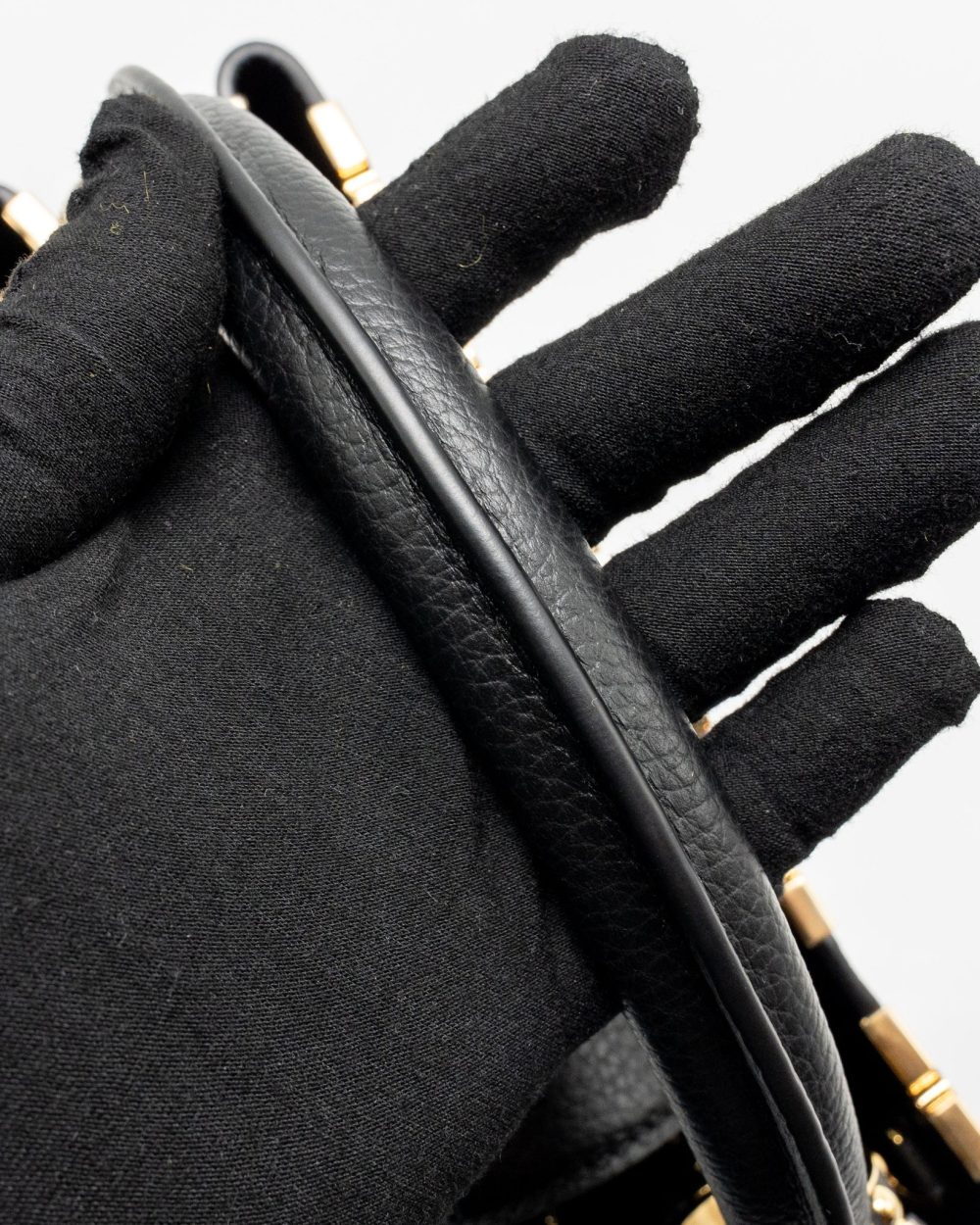 AAA Replica Louis Vuitton LV CAPUCINES MM TAURILLON LEATHER BLACK GHW