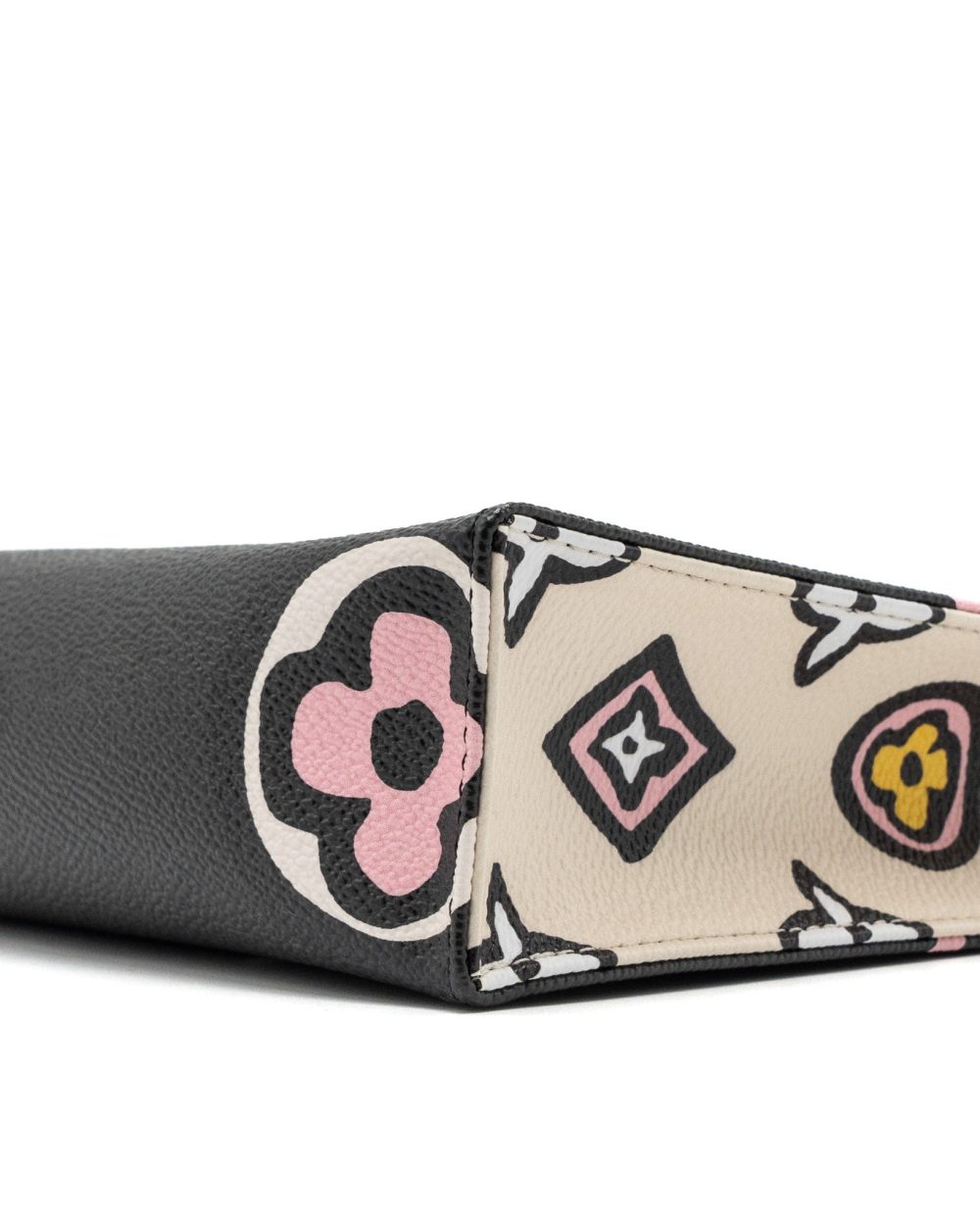 AAA Replica Louis Vuitton LV WILD AT HEART TOILETRY POCHETTE CANVAS BLACK / WHITE/ PINK GHW
