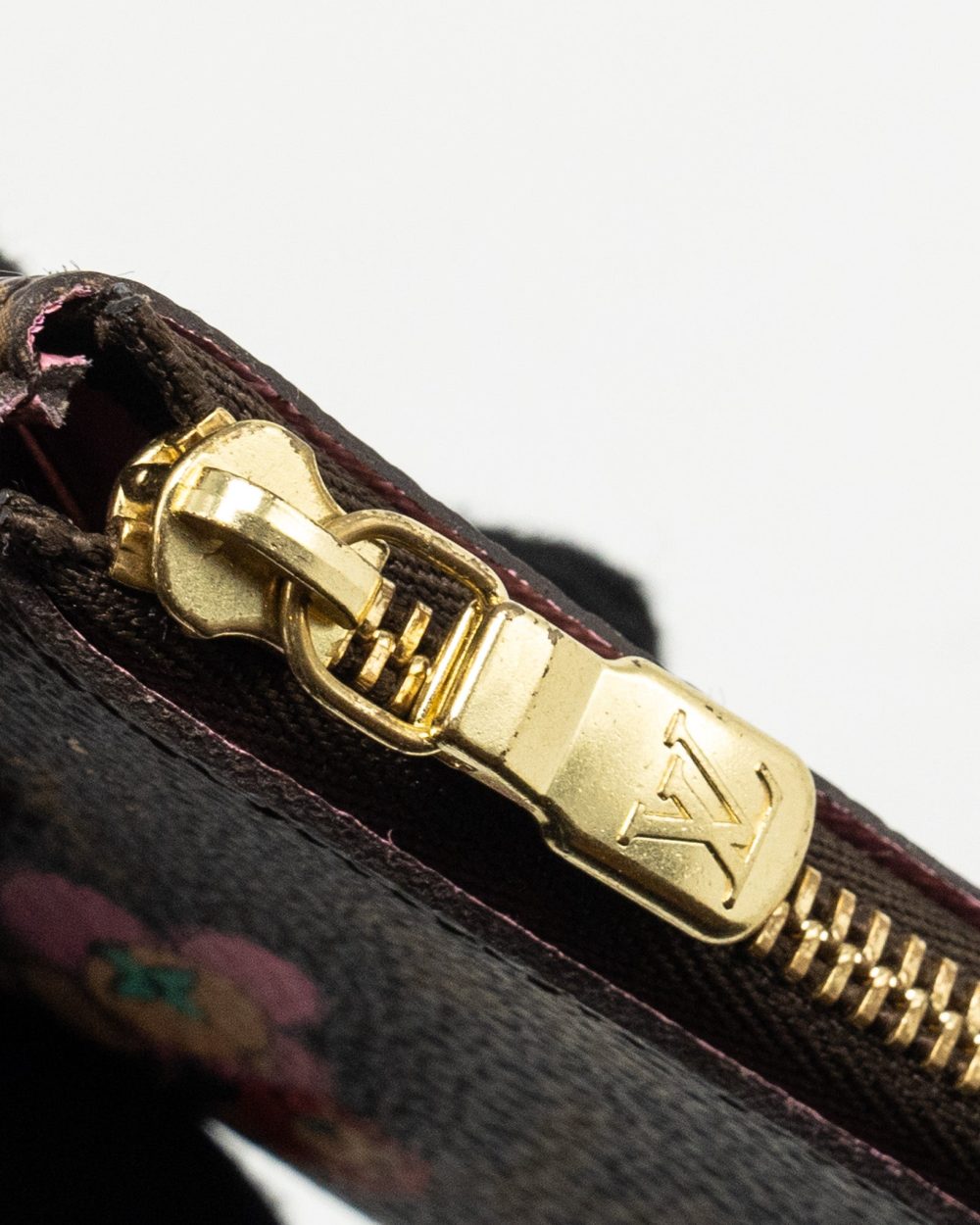 AAA Replica Louis Vuitton LV VIVIENEE HOLIDAY LIMITED PRINT KEY POUCH MONOGRAM CANVAS GHW