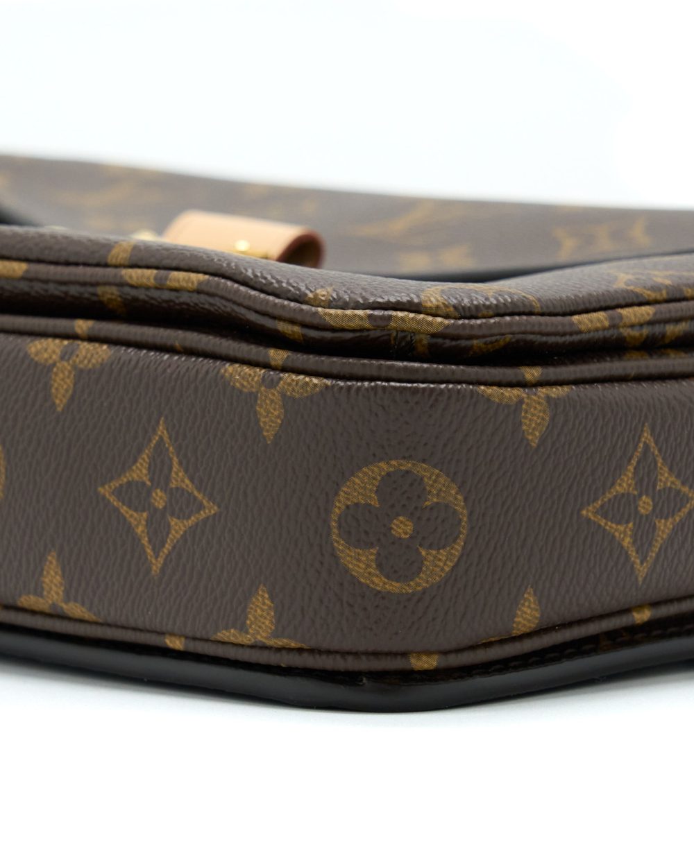 AAA Replica Louis Vuitton LV POCHETTE MÉTIS MONOGRAM CANVAS GHW