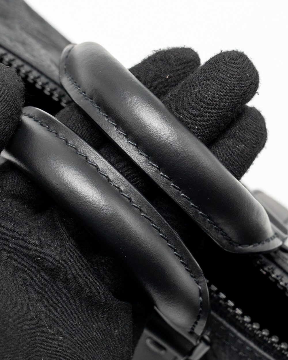 AAA Replica Louis Vuitton LV KEEPALL BANDOULIERE 25 MONOGRAM TAURILLON LEATHER BLACK WITH BLACK HARDWARE