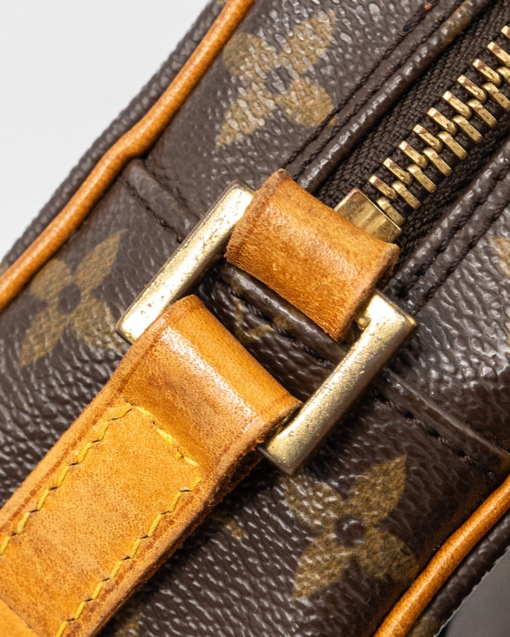 AAA Replica Louis Vuitton LV VINTAGE CITE CLUTCH POCHETTE MONOGRAM CANVAS GHW