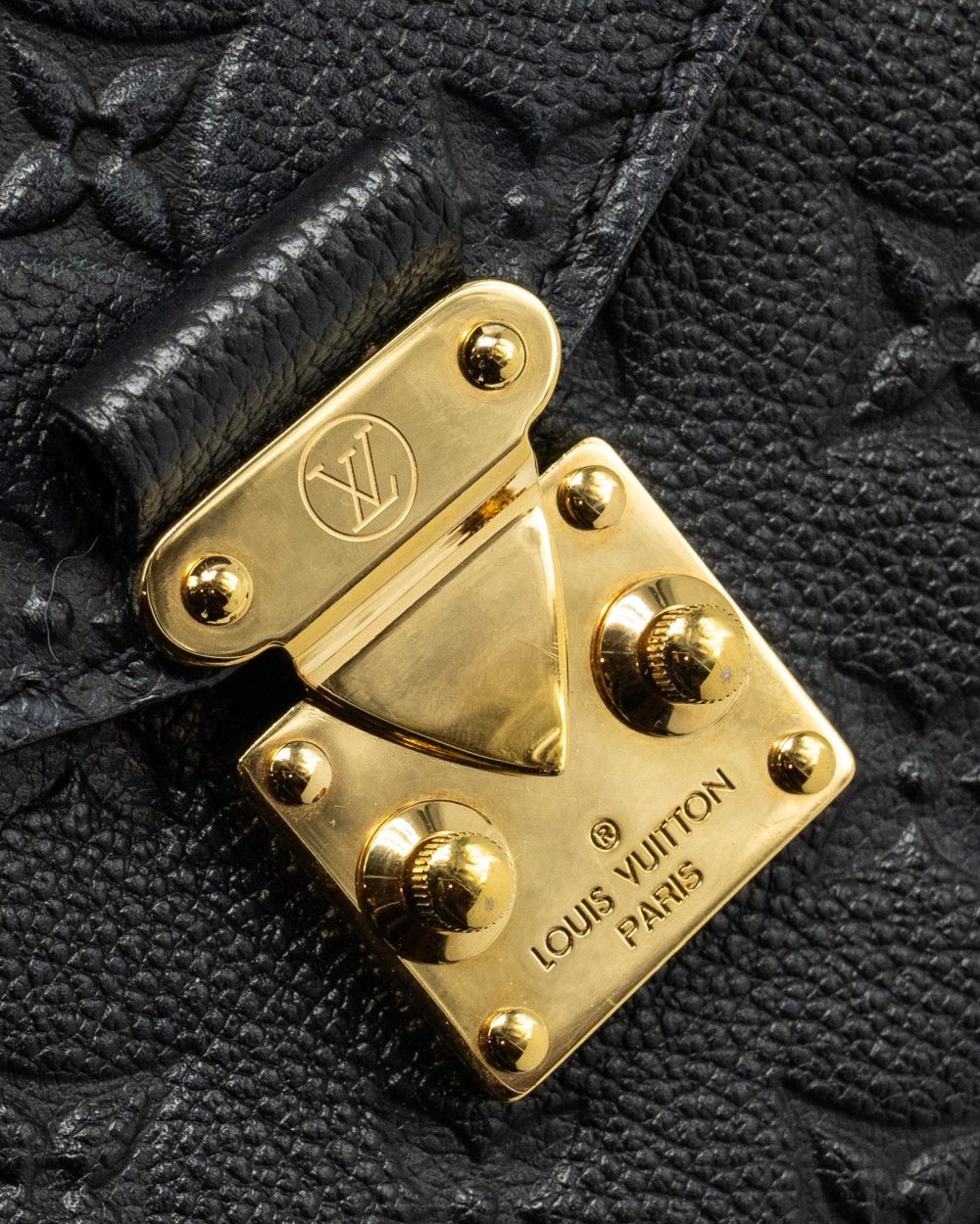 AAA Replica Louis Vuitton LV POCHETTE METIS MONOGRAM EMPREINTE BLACK GHW 