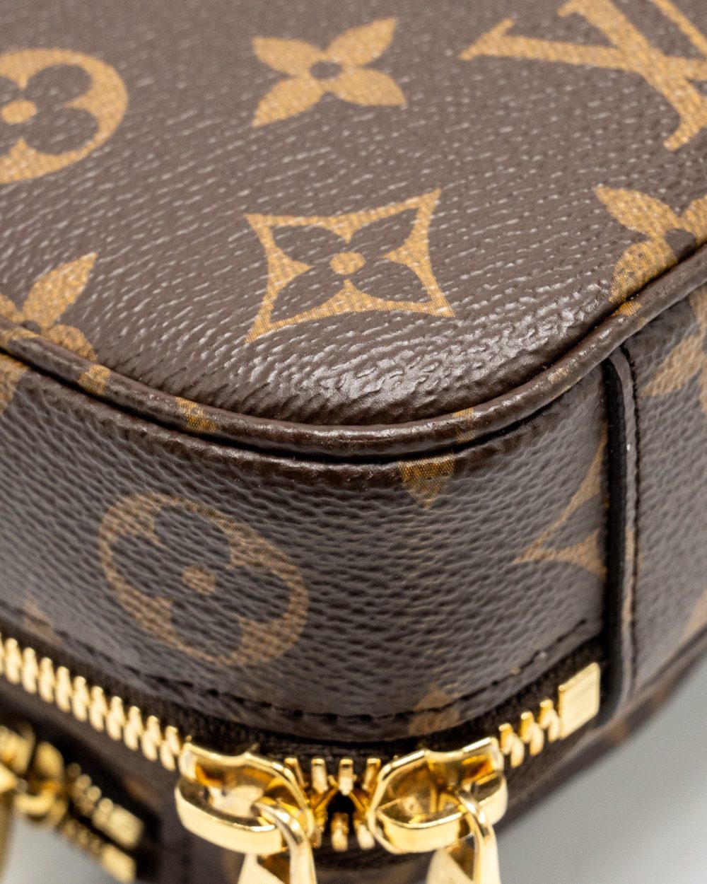 AAA Replica Louis Vuitton LV UTILITY CROSSBODY BAG MONOGRAM CANVAS GHW