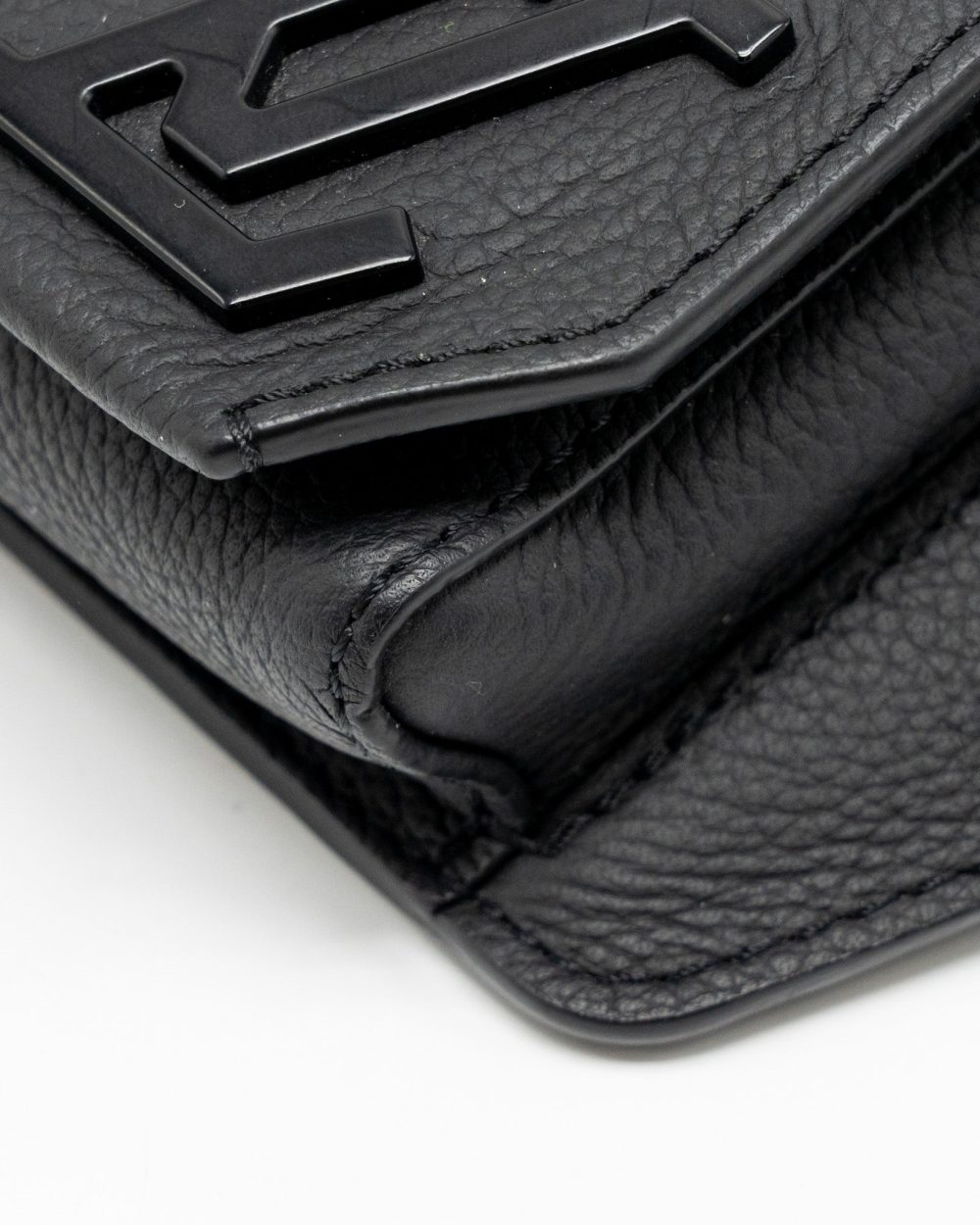 AAA Replica Louis Vuitton LV AEROGRAM TAKEOFF SLING BLACK GRAINED CALFSKIN BLACK HARDWARE