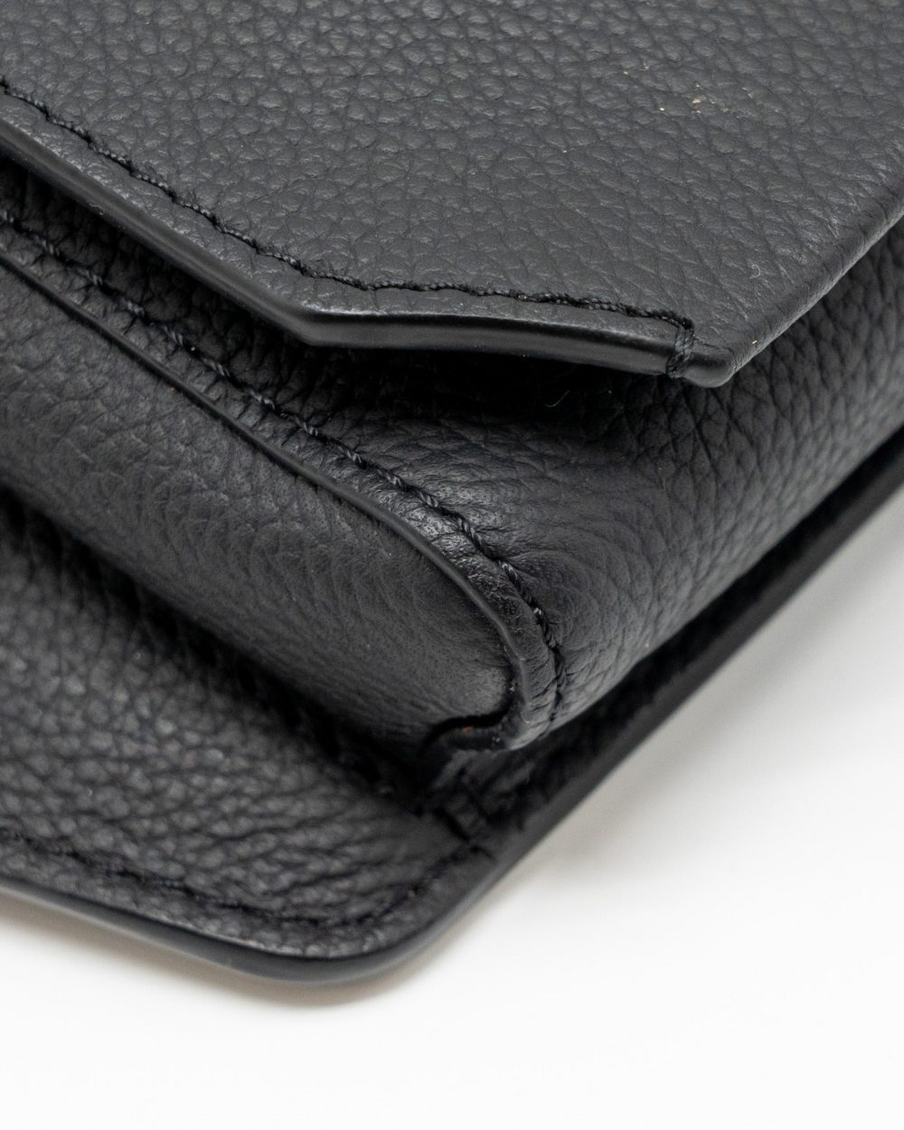 AAA Replica Louis Vuitton LV AEROGRAM TAKEOFF SLING BLACK GRAINED CALFSKIN BLACK HARDWARE