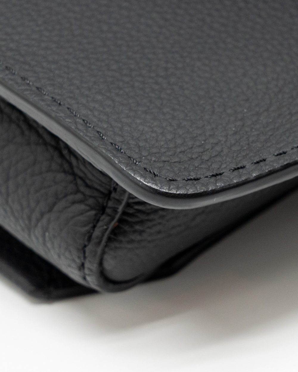 AAA Replica Louis Vuitton LV AEROGRAM TAKEOFF SLING BLACK GRAINED CALFSKIN BLACK HARDWARE