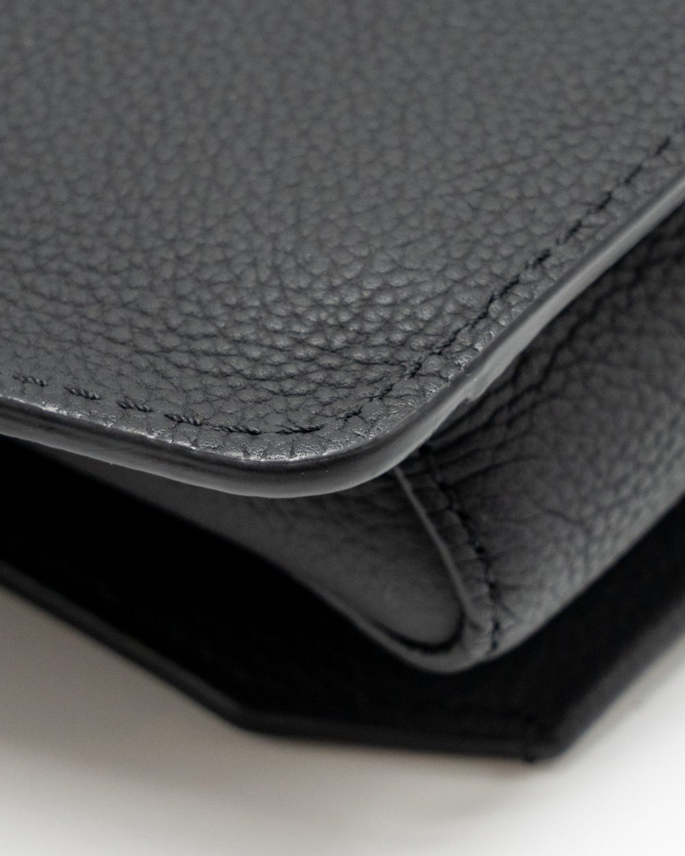 AAA Replica Louis Vuitton LV AEROGRAM TAKEOFF SLING BLACK GRAINED CALFSKIN BLACK HARDWARE