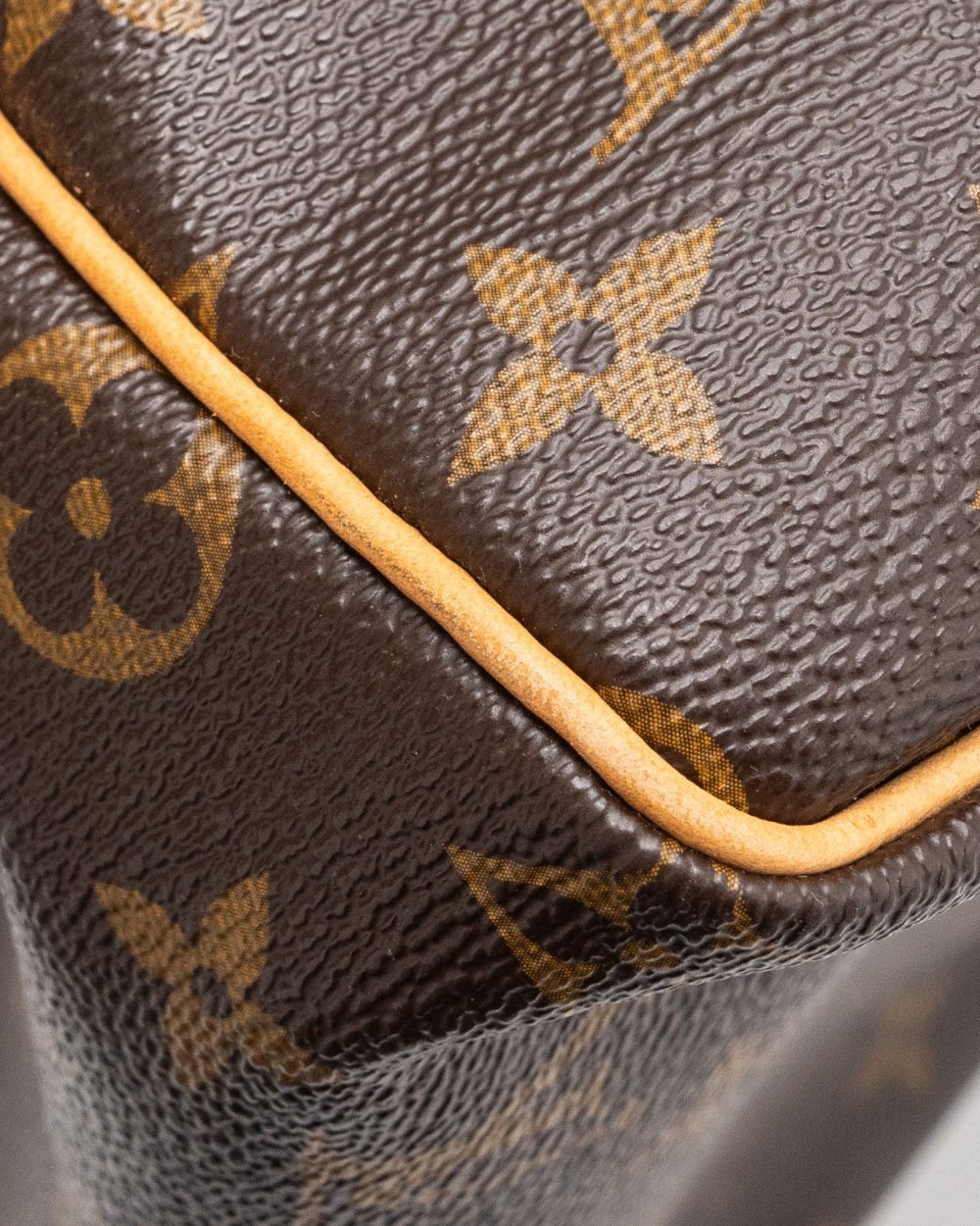 AAA Replica Louis Vuitton LV SPEEDY BANDOULIERE 25 MONOGRAM CANVAS GHW