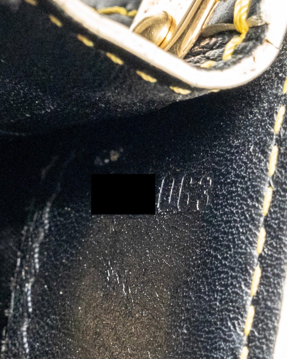 AAA Replica Louis Vuitton LV VINTAGE SHOULDER BAG BLACK GHW