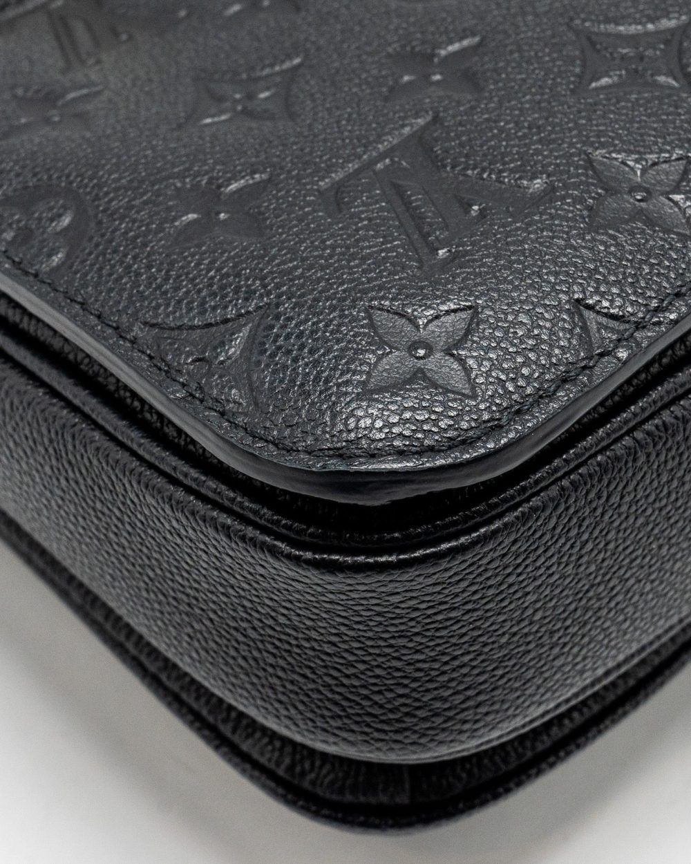 AAA Replica Louis Vuitton LV POCHETTE METIS MONOGRAM EMPREINTE BLACK GHW 