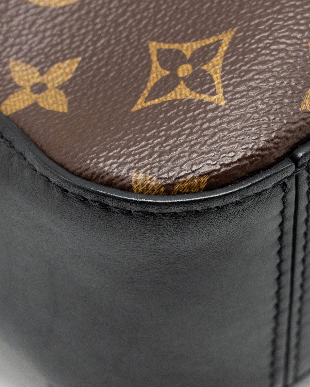 AAA Replica Louis Vuitton LV SAINTONGE CROSSBODY BAG MONOGRAM CANVAS GHW
