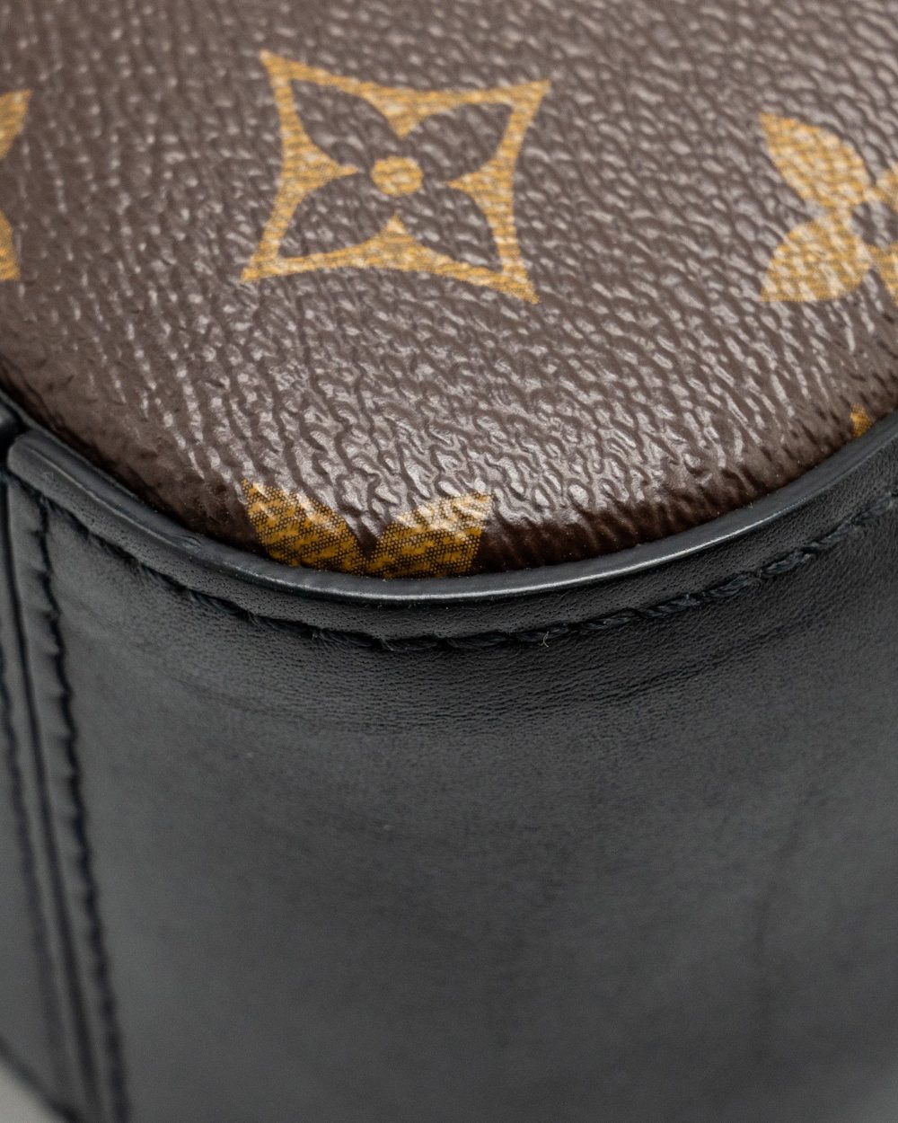 AAA Replica Louis Vuitton LV SAINTONGE CROSSBODY BAG MONOGRAM CANVAS GHW
