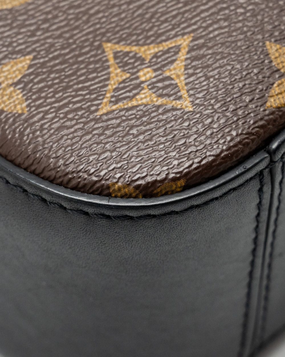 AAA Replica Louis Vuitton LV SAINTONGE CROSSBODY BAG MONOGRAM CANVAS GHW