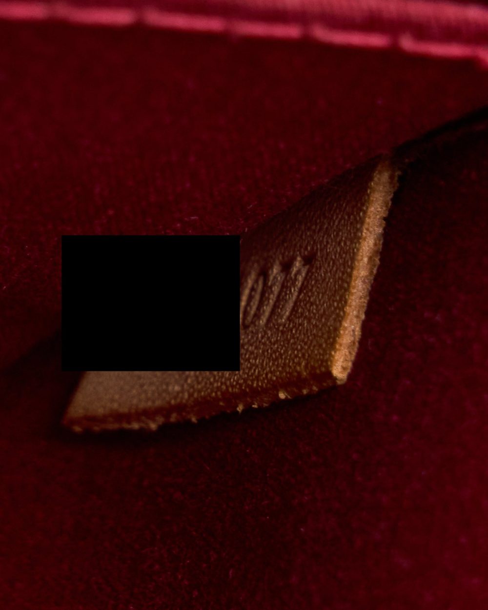 AAA Replica Louis Vuitton LV ROXBURY DRIVE MONOGRAM VERNIS RED GHW