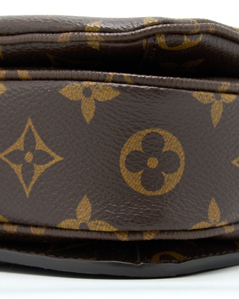 AAA Replica Louis Vuitton LV POCHETTE MÉTIS MONOGRAM CANVAS GHW