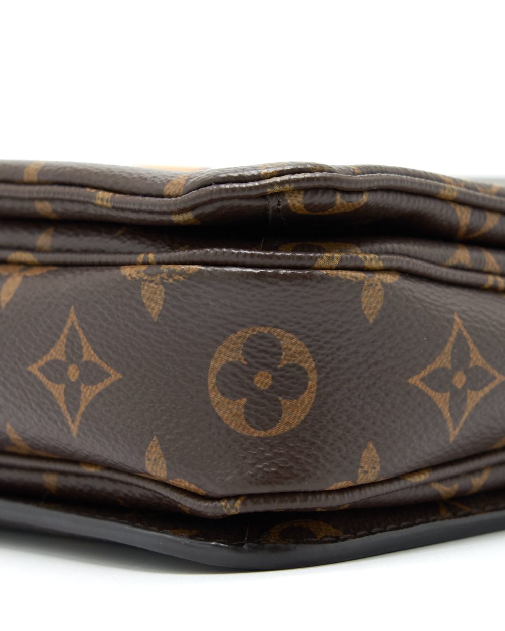 AAA Replica Louis Vuitton LV POCHETTE MÉTIS MONOGRAM CANVAS GHW