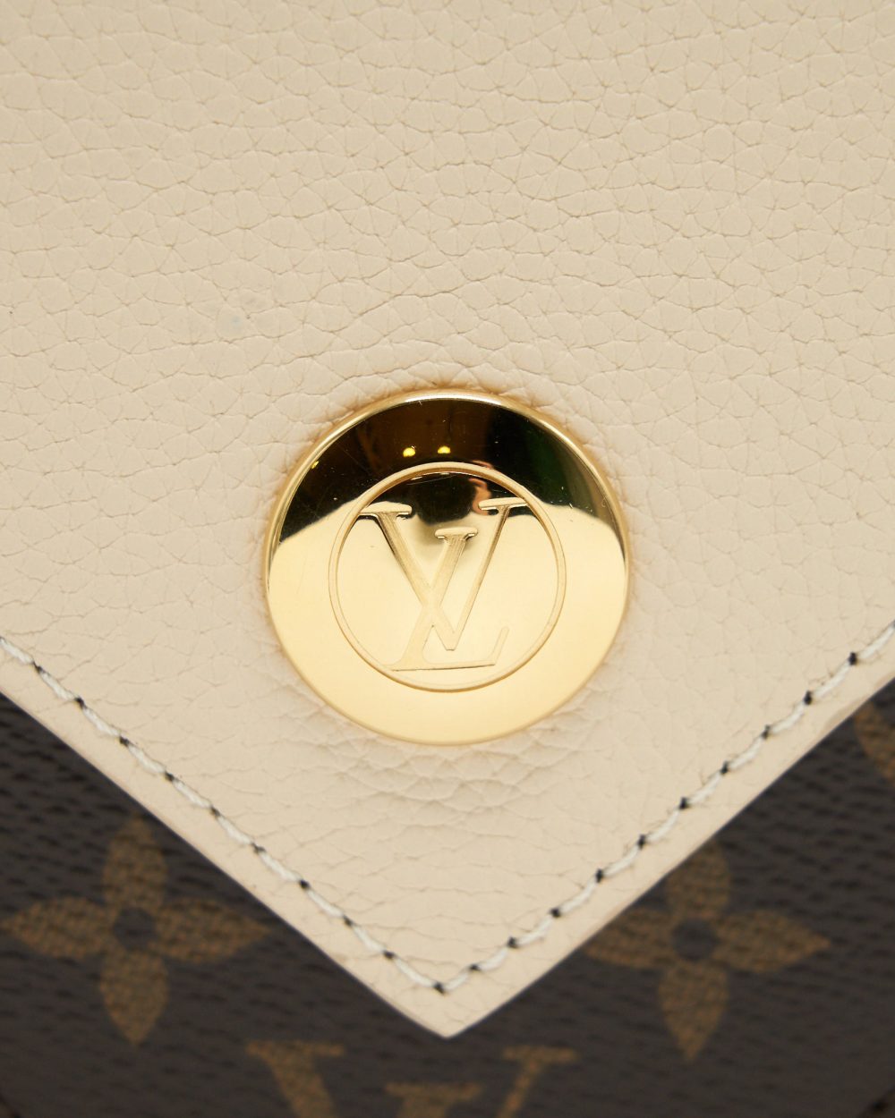 AAA Replica Louis Vuitton LV DOUBLE V BAG CREME
