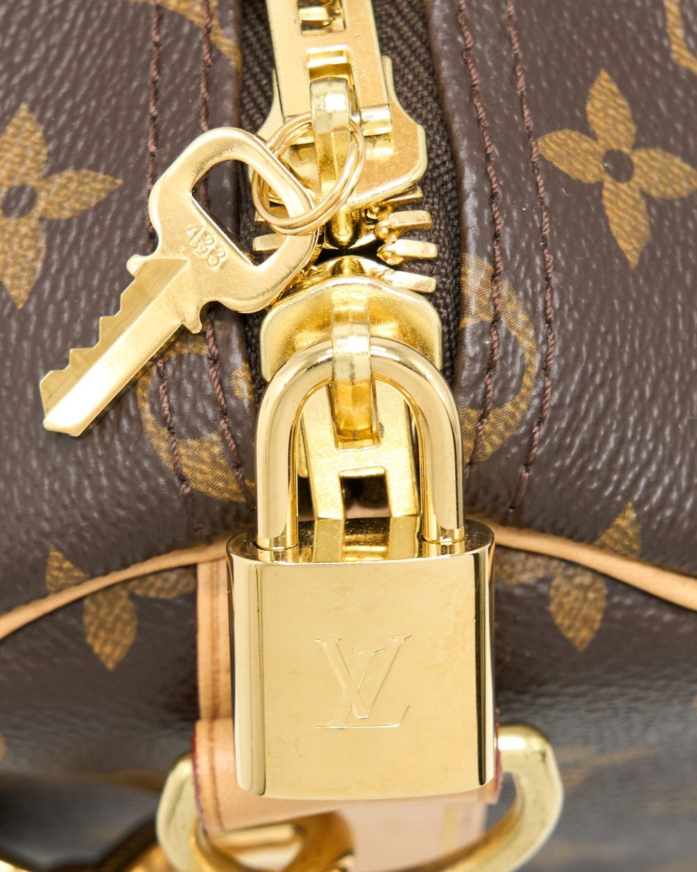 AAA Replica Louis Vuitton LV KEEPALL BANDOULIRE 50 MONOGRAM CANVAS GHW