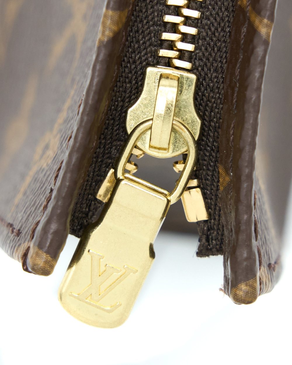 AAA Replica Louis Vuitton LV TOILETRY POCHETTE 15 MONOGRAM CANVAS GHW