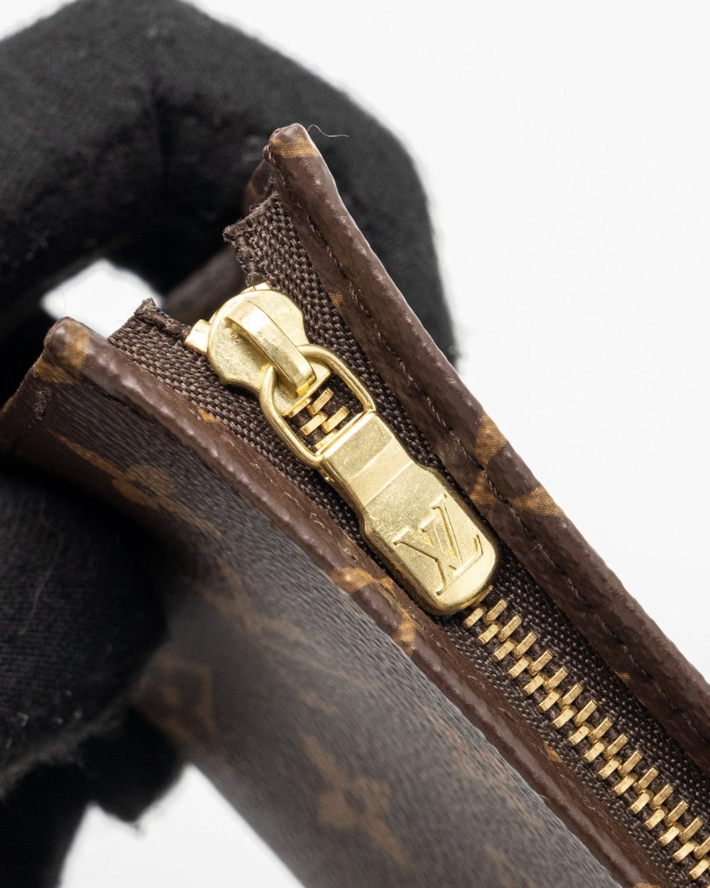 AAA Replica Louis Vuitton LV TOILETRY POCHETTE 15 MONOGRAM CANVAS GHW