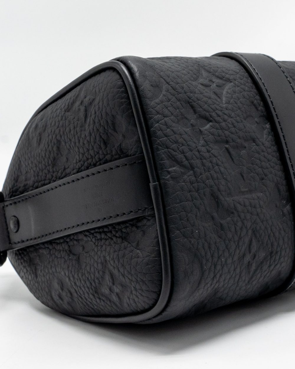 AAA Replica Louis Vuitton LV KEEPALL BANDOULIERE 25 MONOGRAM TAURILLON LEATHER BLACK WITH BLACK HARDWARE