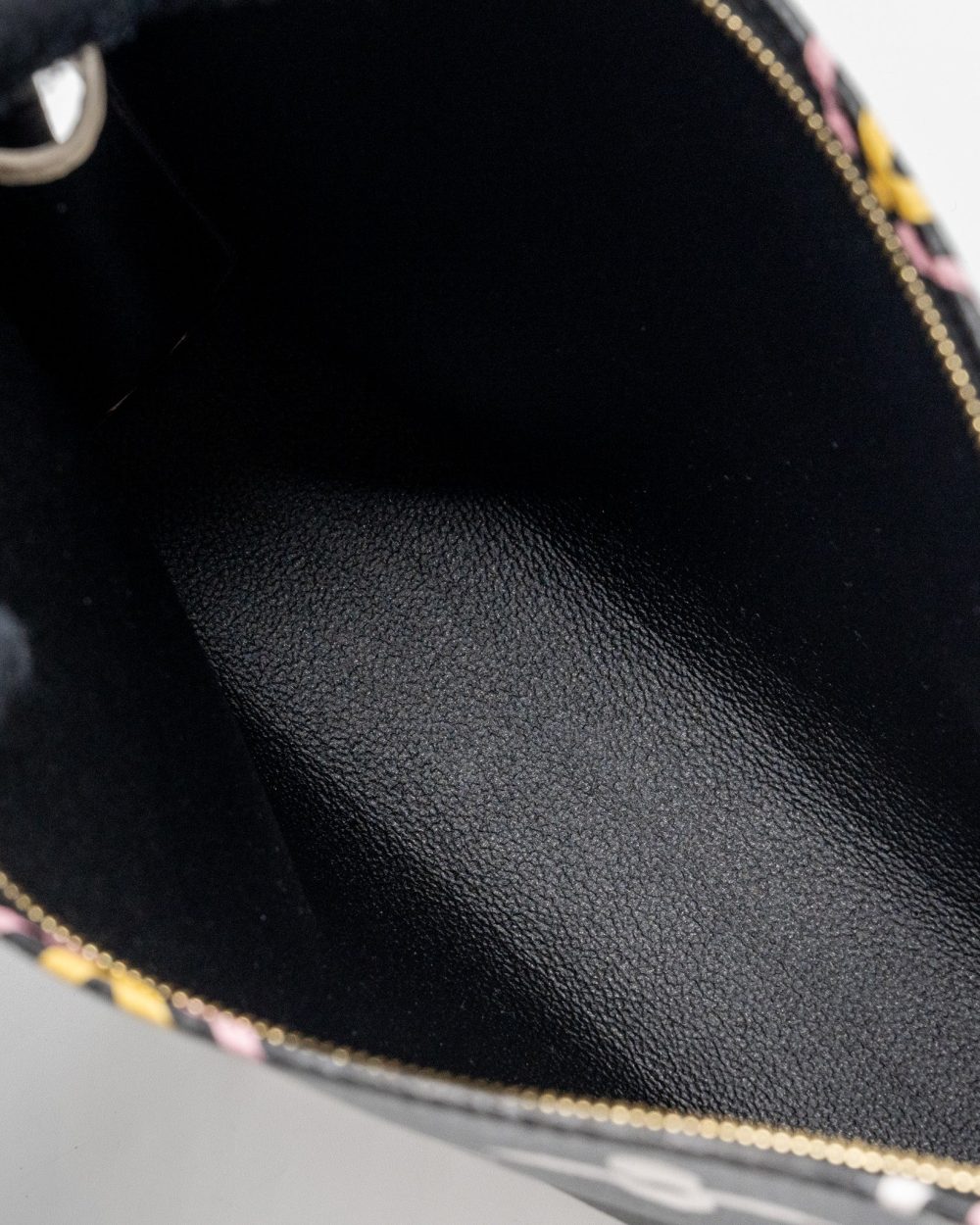 AAA Replica Louis Vuitton LV WILD AT HEART TOILETRY POCHETTE CANVAS BLACK / WHITE/ PINK GHW
