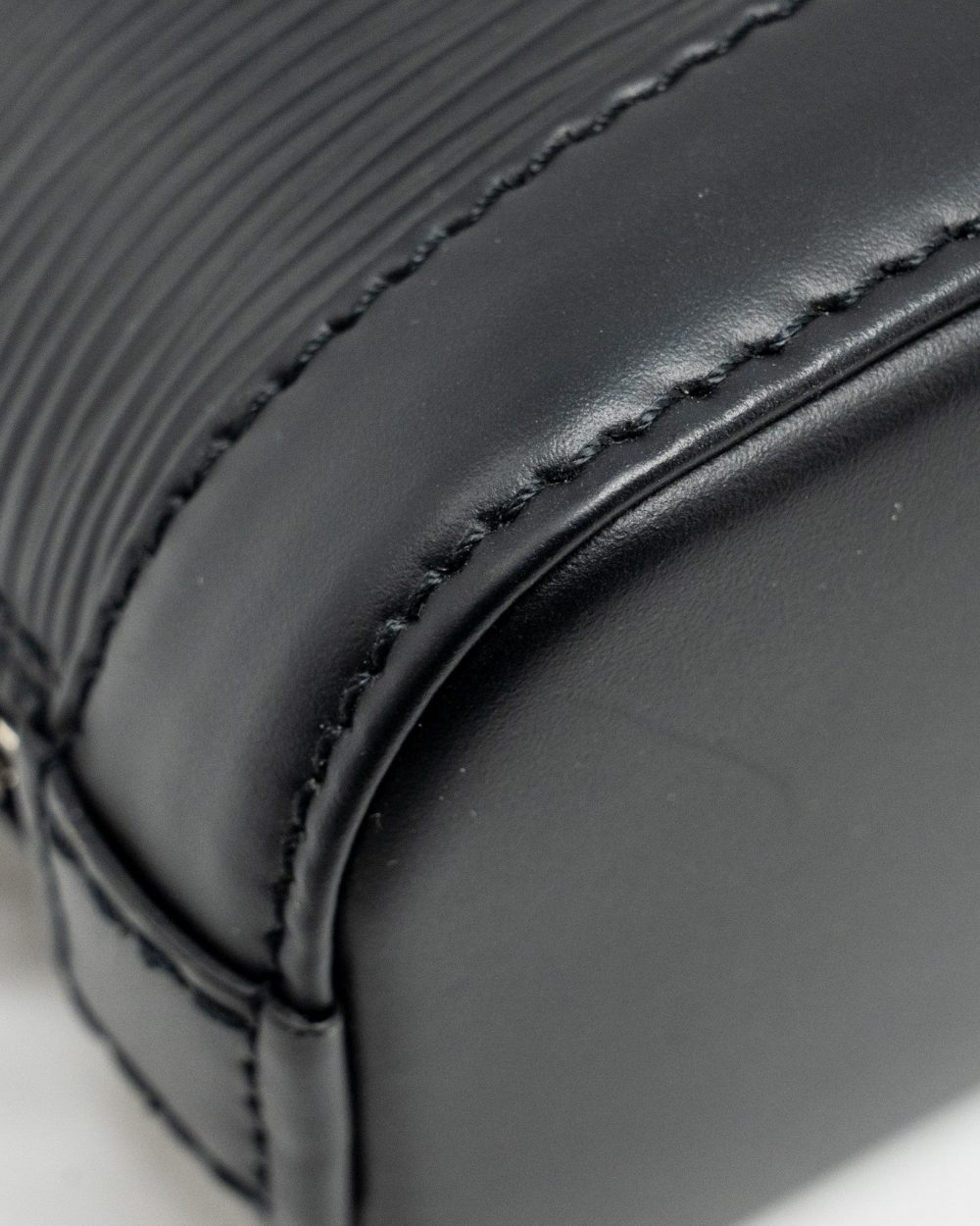 AAA Replica Louis Vuitton LV ALMA NANO EPI BLACK SHW
