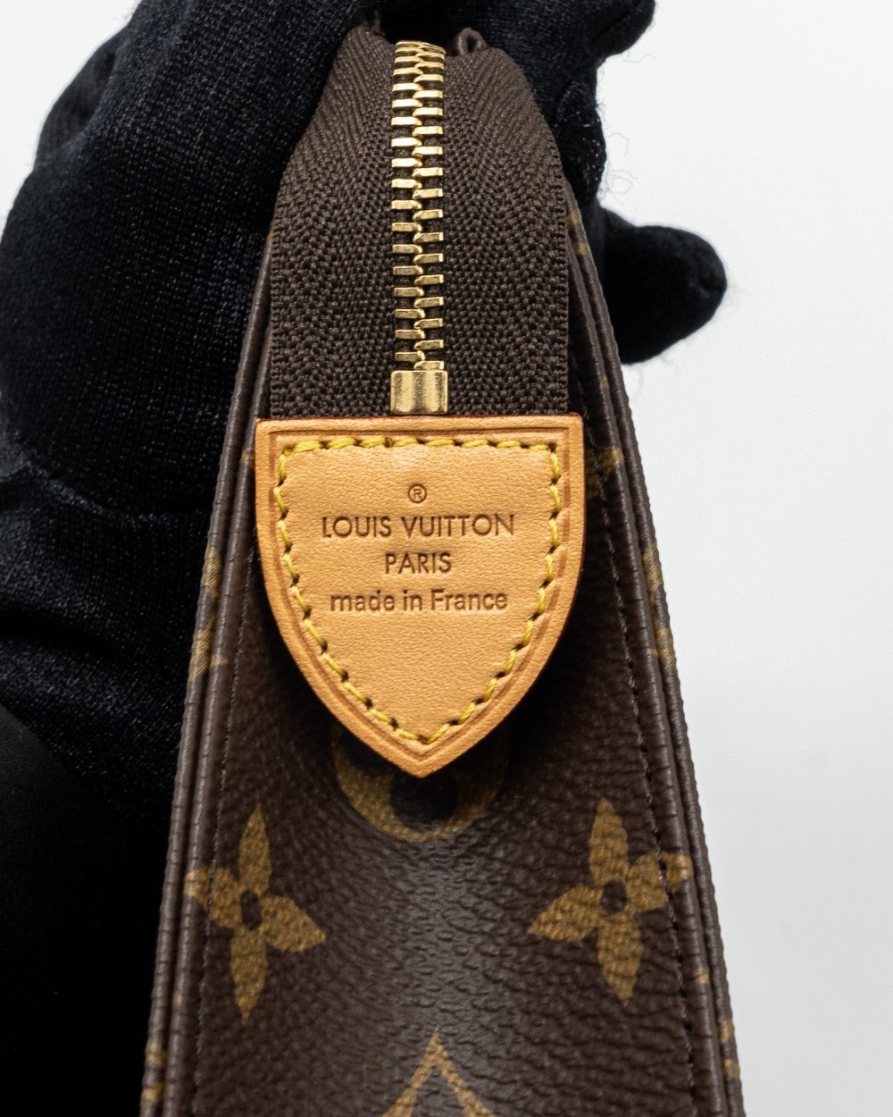 AAA Replica Louis Vuitton LV TOILETRY POCHETTE 26 MONOGRAM CANVAS GHW