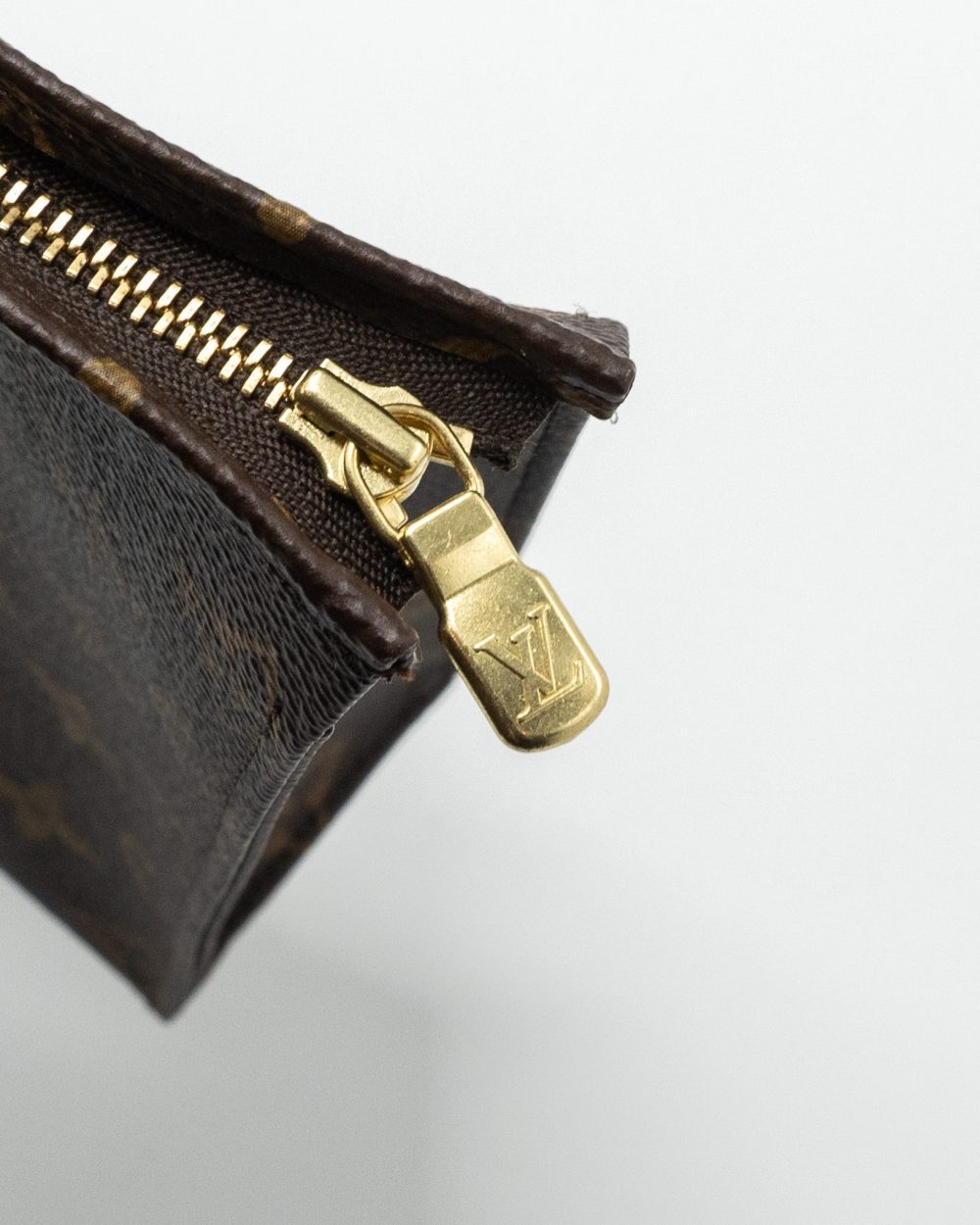 AAA Replica Louis Vuitton LV TOILETRY POCHETTE 26 MONOGRAM CANVAS GHW