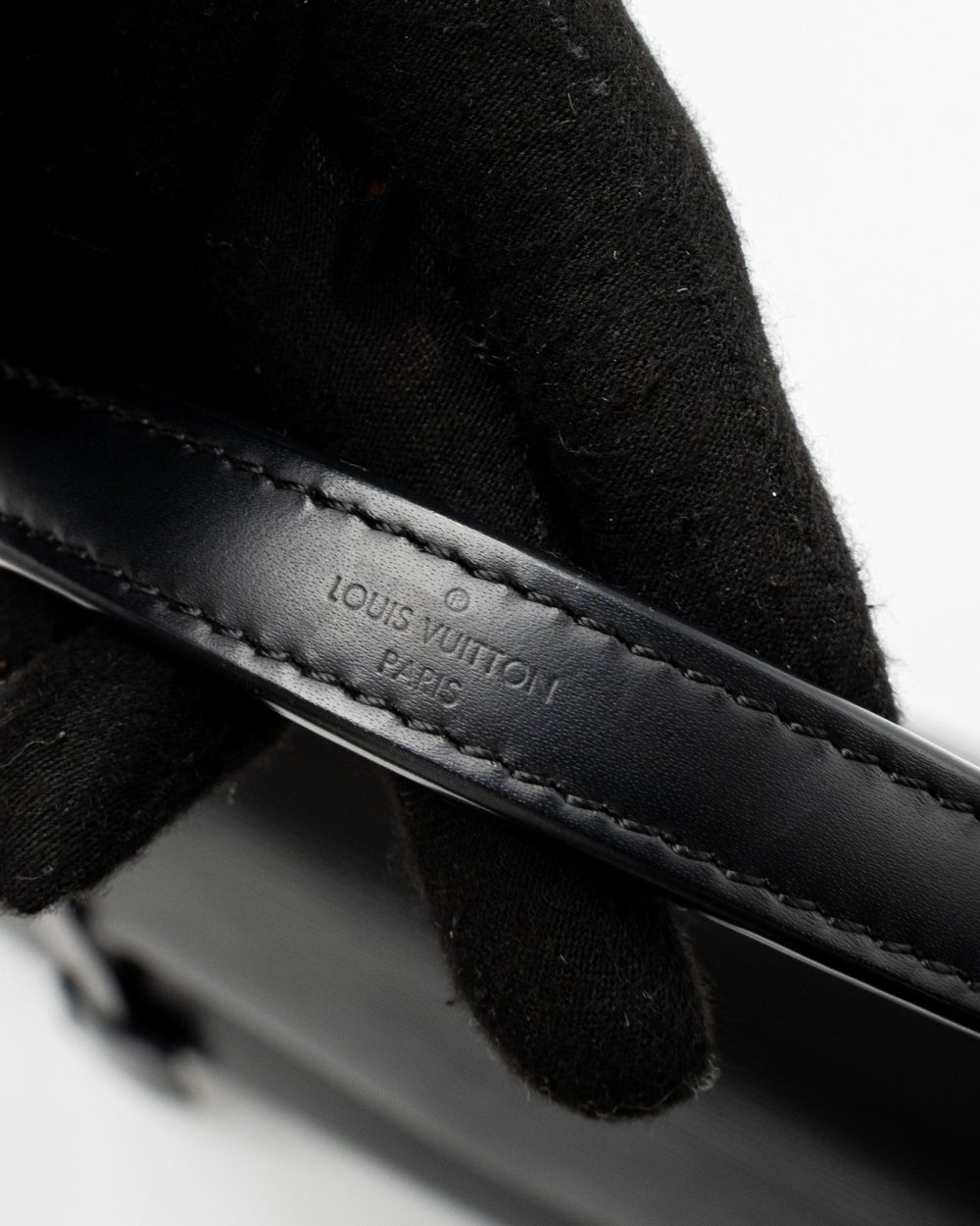 AAA Replica Louis Vuitton LV CLUNY MM EPI BLACK SHW