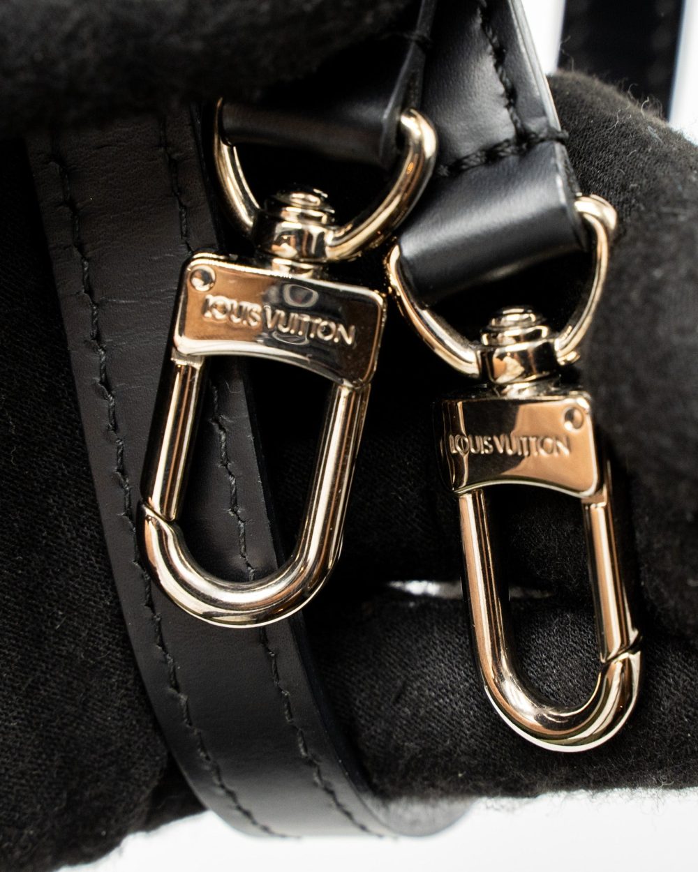 AAA Replica Louis Vuitton LV CLUNY MM EPI BLACK SHW
