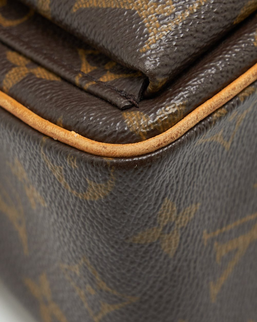 AAA Replica Louis Vuitton LV VINTAGE MONOGRAM SHOULDER BAG GHW