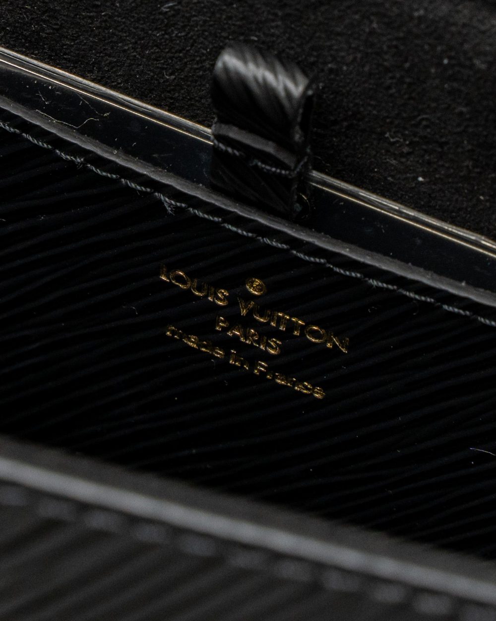 AAA Replica Louis Vuitton LV TWIST MM EPI BLACK GHW