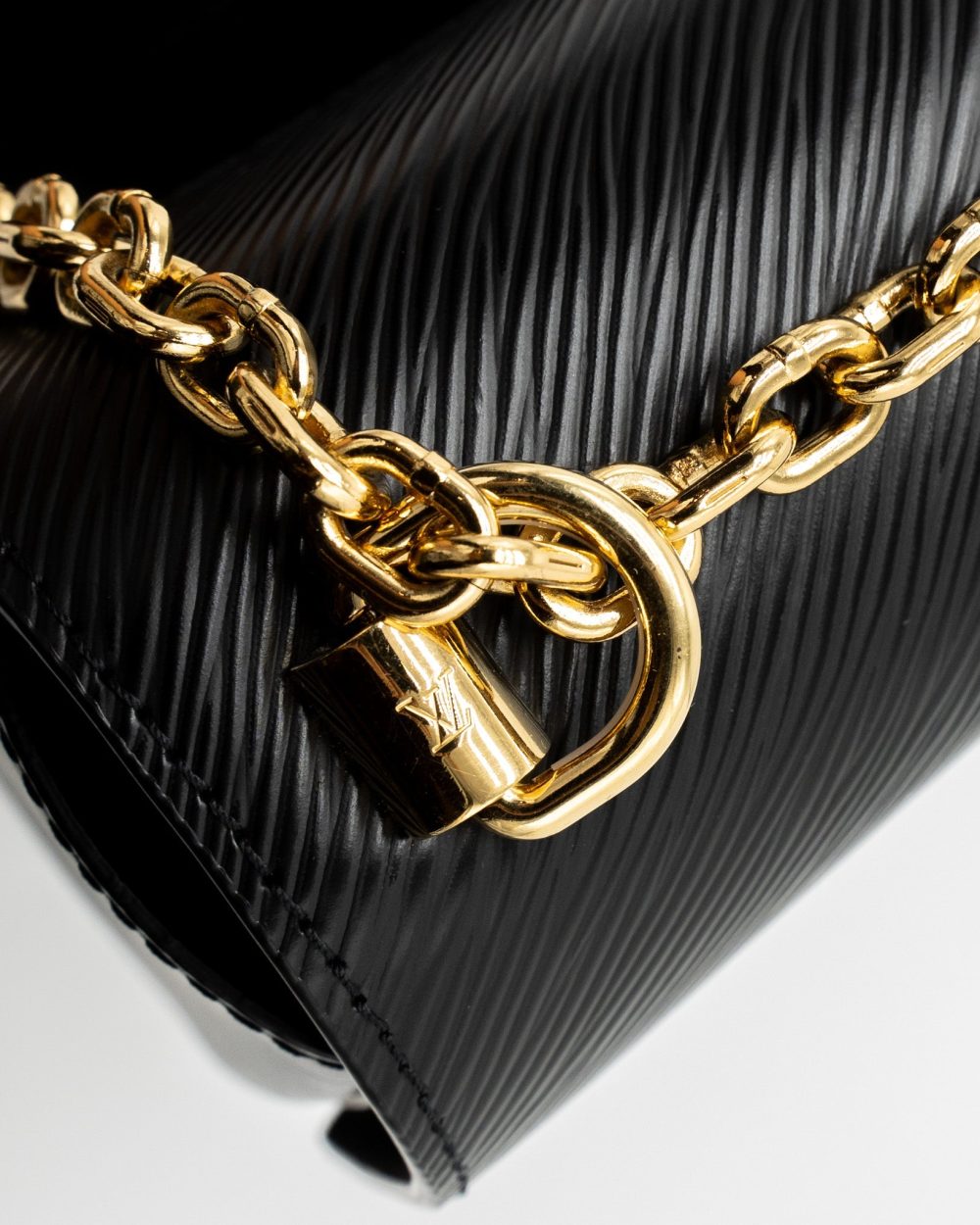AAA Replica Louis Vuitton LV TWIST MM EPI BLACK GHW