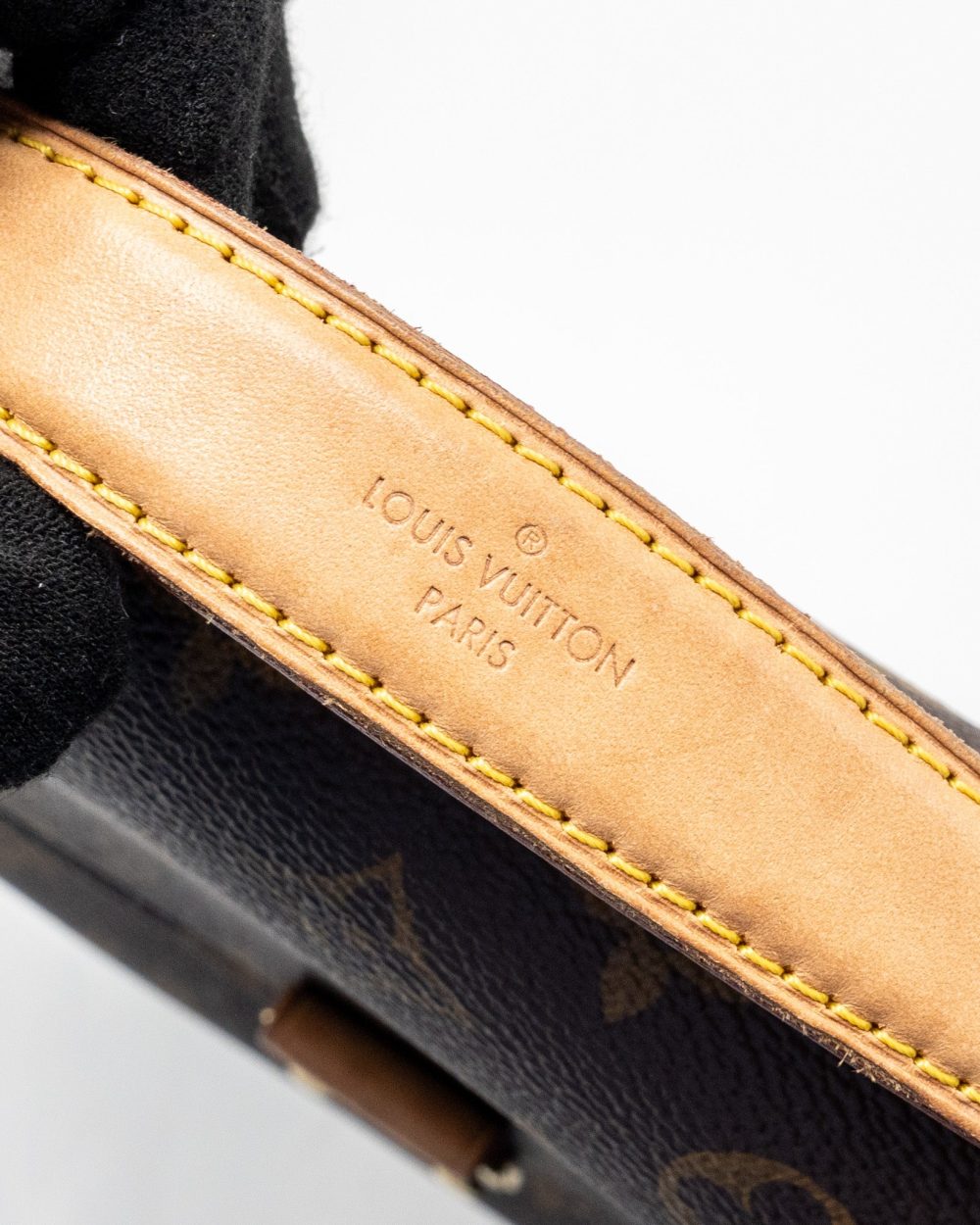 AAA Replica Louis Vuitton LV POCHETTE METIS MONOGRAM CANVAS GHW