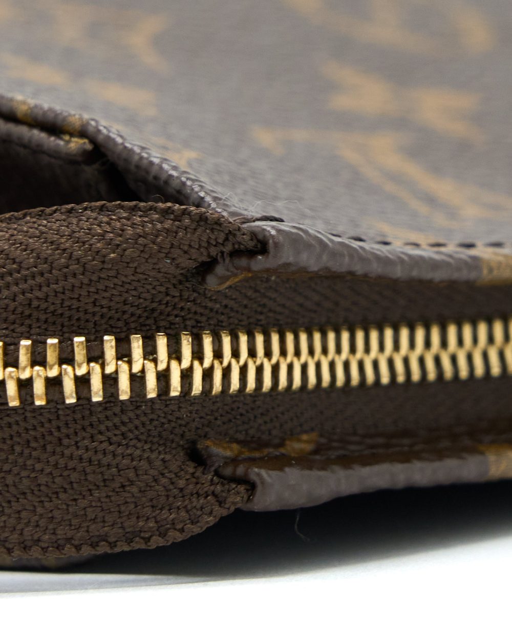 AAA Replica Louis Vuitton LV TOILETRY POCHETTE 26 MONOGRAM CANVAS GHW