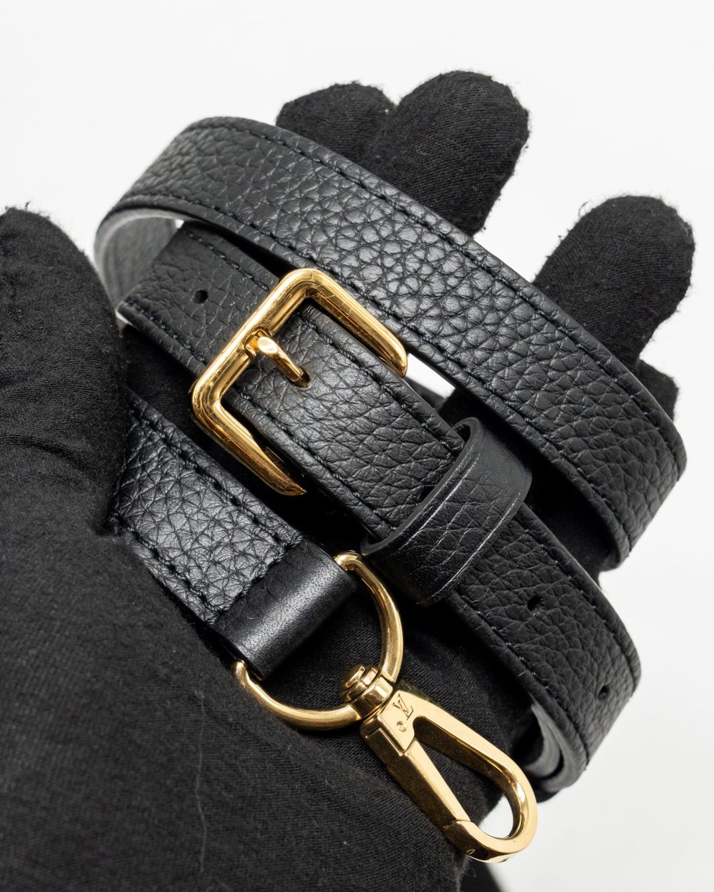 AAA Replica Louis Vuitton LV CAPUCINES MM CALFSKIN BLACK GHW