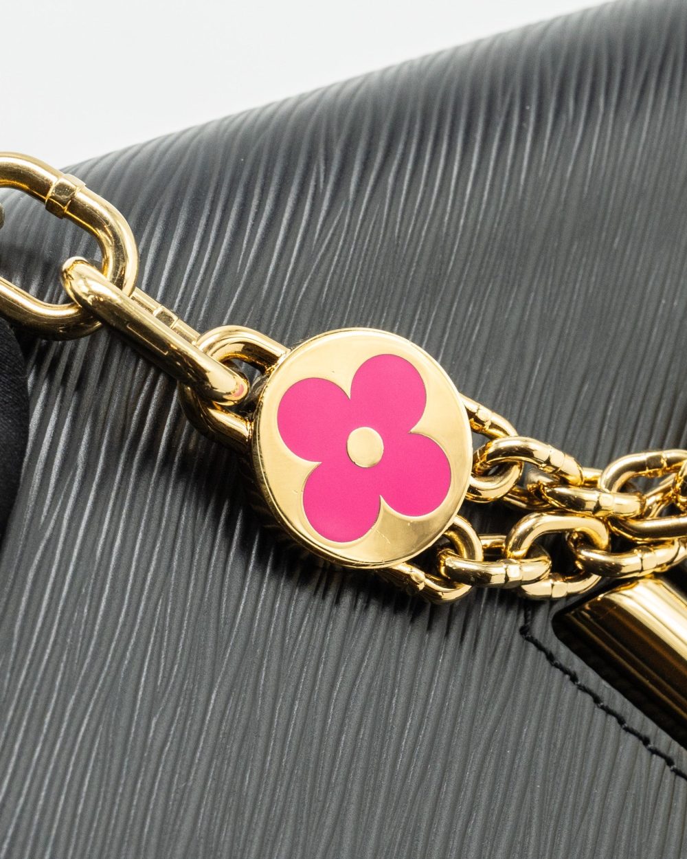 AAA Replica Louis Vuitton LV TWIST MM EPI BLACK GHW