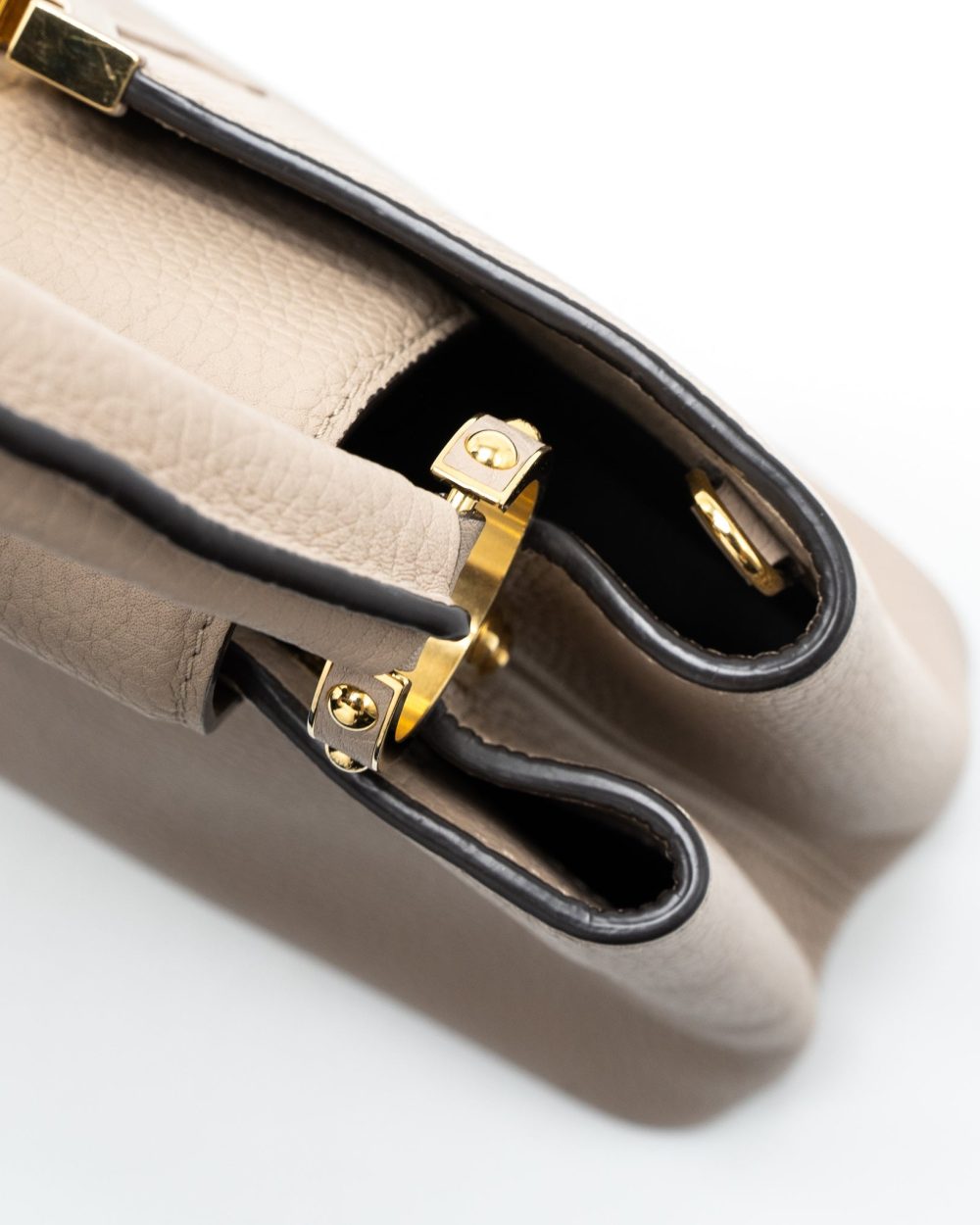 AAA Replica Louis Vuitton LV CAPUCINES MM TAURILLON LIGHT GREY GHW
