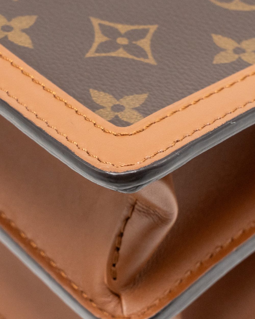 AAA Replica Louis Vuitton LV DAUPHINE MM MONOGRAM / MONOGRAM REVERSE CANVAS GHW
