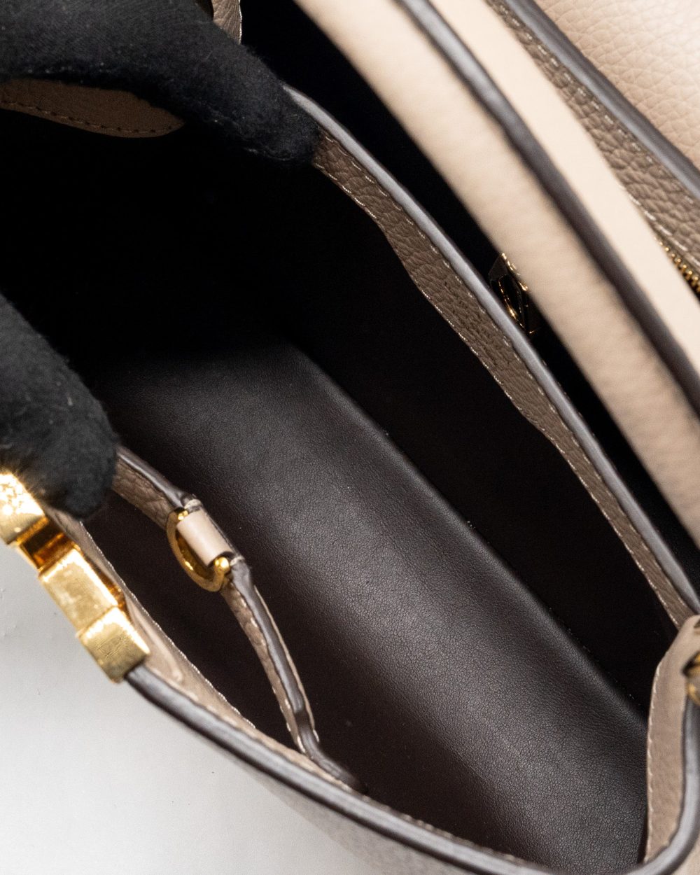 AAA Replica Louis Vuitton LV CAPUCINES BB TAURILLON GALET GHW