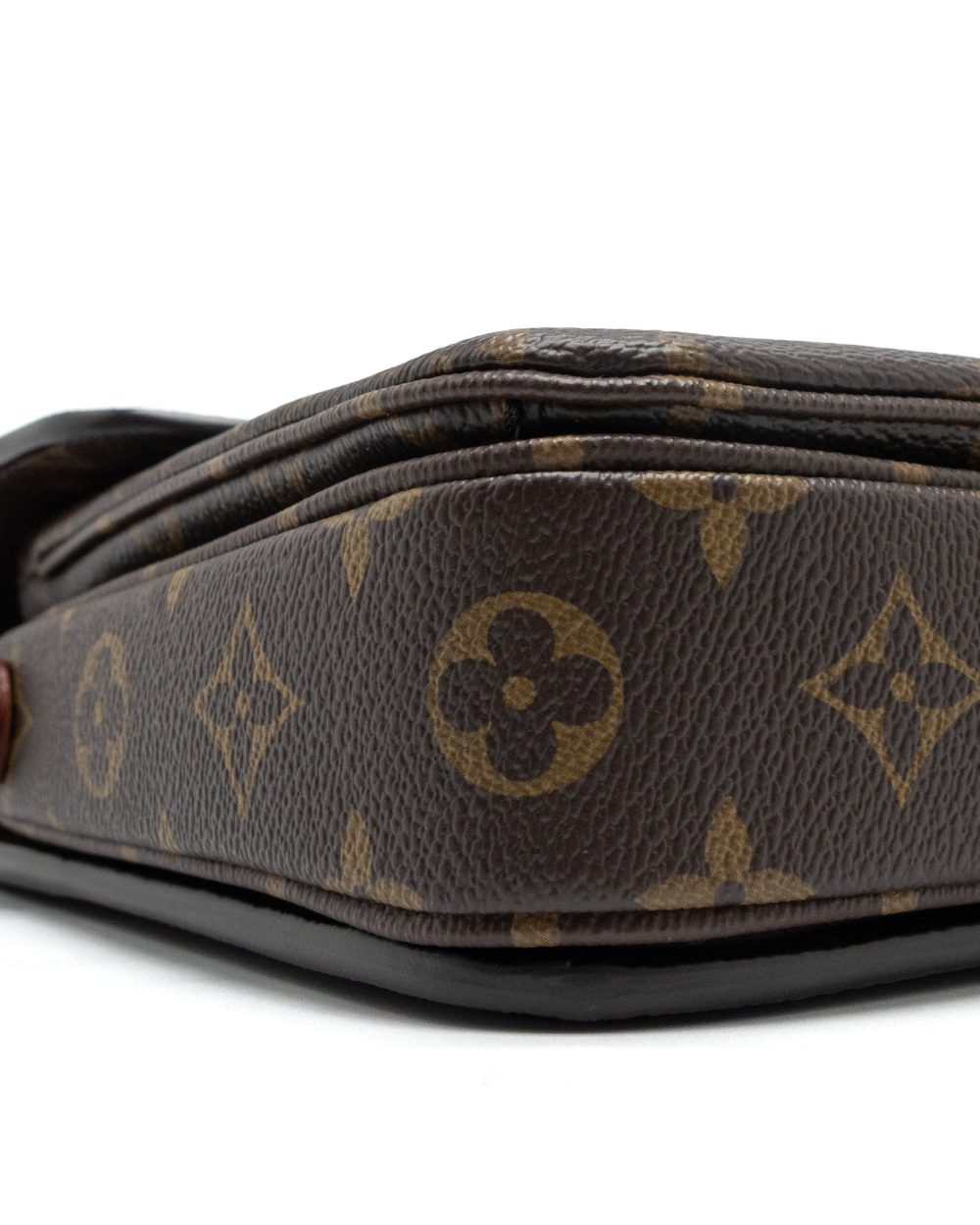 AAA Replica Louis Vuitton LV POCHETTE MÉTIS MONOGRAM CANVAS GHW (NEW VERSION)