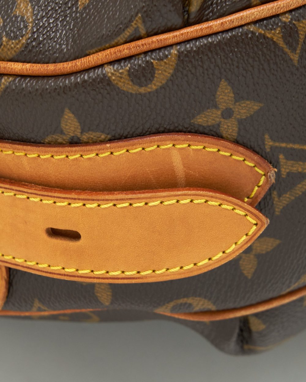 AAA Replica Louis Vuitton LV VINTAGE LARGE SHOULDER BAG MONOGRAM CANVAS GHW
